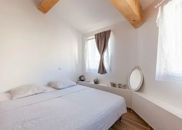 Alpinias Bed And Breakfast